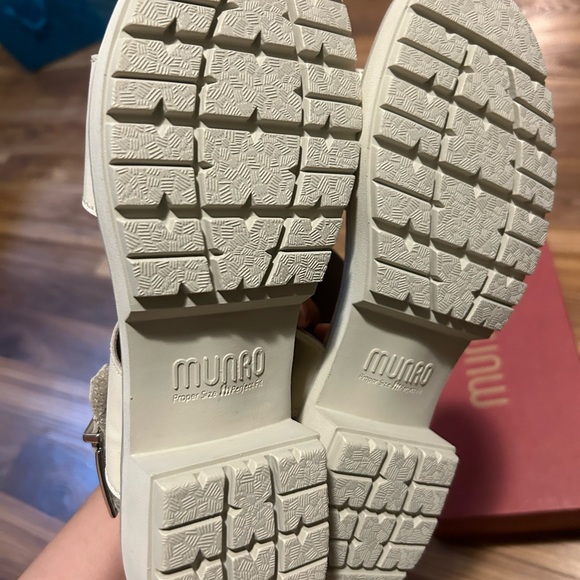 Munro lug sole sandal - Picture 4 of 6